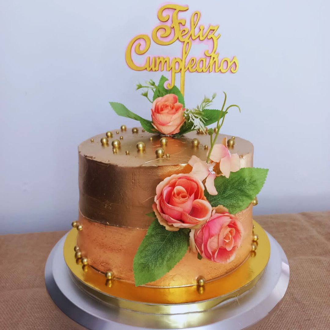 Torta Añejada con decoración para cumpleaños, bodas, aniversarios, grados y cualquier otro evento